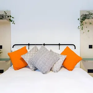 The Plywood Flat, Modern Style In A Traditional Tenement , Edinburgh United Kingdom